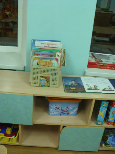 фото книжный уголок в группе